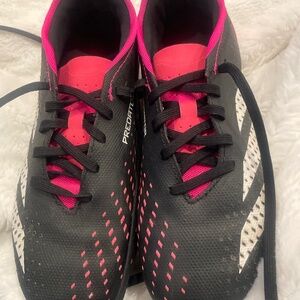 Girls adidas predator soccer cleats 5